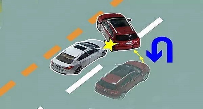 轉(zhuǎn)彎過了一半車身與直行相撞，轉(zhuǎn)彎車優(yōu)先讓直行車