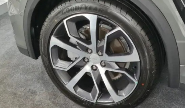 領(lǐng)克09輪胎尺寸是多少 輪胎尺寸275/45 r20(米其林輪胎)