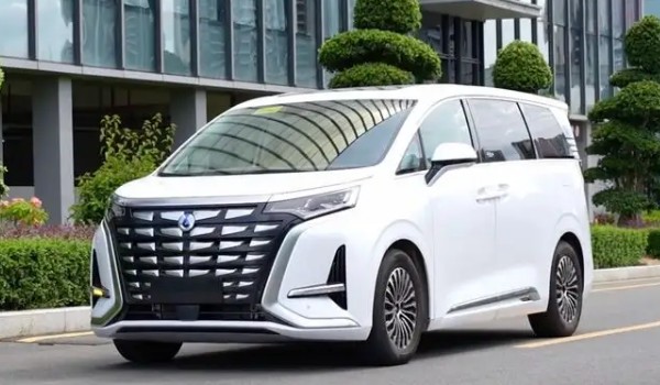 騰勢(shì)d9價(jià)格及圖片 2022款騰勢(shì)d9售價(jià)38萬(wàn)(落地40萬(wàn))