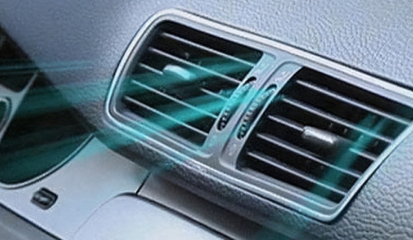 汽車(chē)停車(chē)的時(shí)候可以開(kāi)空調(diào)嗎 可以使用空調(diào)（保持發(fā)動(dòng)機(jī)運(yùn)行）