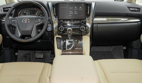 豐田埃爾法這個車怎么樣 電機馬力可達211匹(油耗實測8.3L)