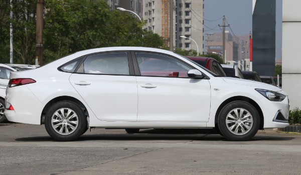 現代悅動這車怎么樣值得買嗎 馬力可達123匹(油耗實測7.8L)