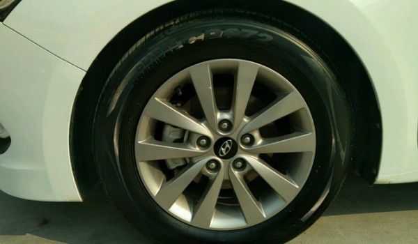 現代名圖輪胎型號尺寸 輪胎尺寸為225/45 r18