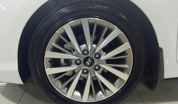 現代名圖輪胎型號尺寸 輪胎尺寸為225/45 r18