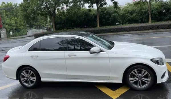 奔馳c級(jí)降價(jià)11萬(wàn) 優(yōu)惠裸車21萬(wàn)(落地價(jià)24萬(wàn))