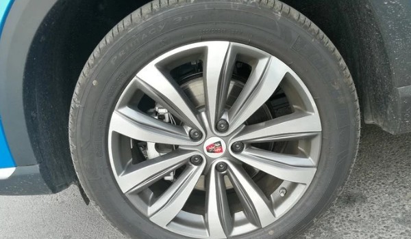 榮威rx5輪胎規格尺寸 235/45 r19(胎寬235mm)