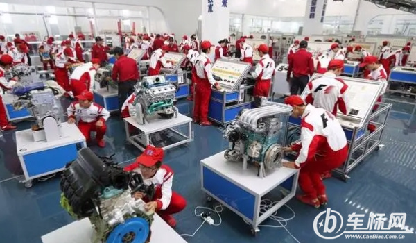 汽修學校學費多少 8000元到15000元（學校資質(zhì)不同價格不同）
