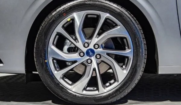 福特evos輪胎型號(hào)規(guī)格 尺寸為255/45 r20(胎寬255mm)