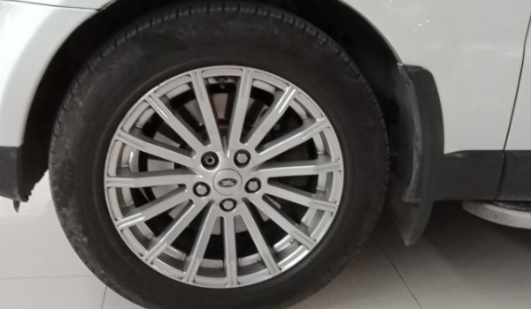 攬勝運動版輪胎規格多少 尺寸為265/65 r17(胎寬265mm)