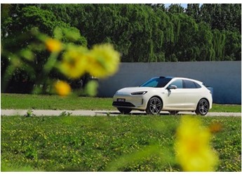高考后學車潮來臨！智能SUV問界新M5 Ultra成年輕人購車優選