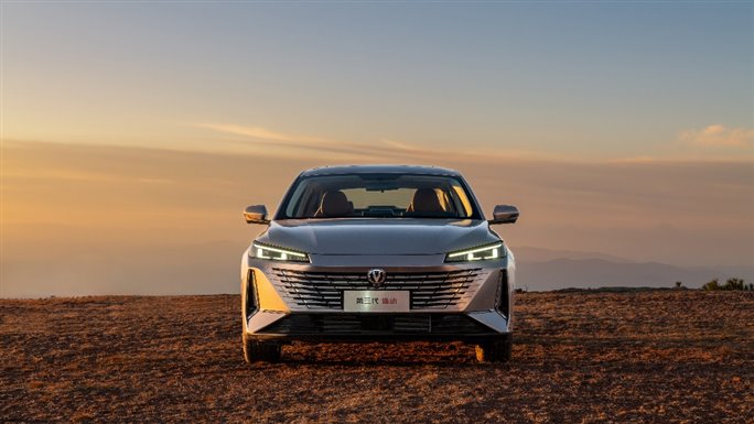 E:\長安圖片\【媒體資料夾】“經典煥新，有你真好”長安汽車春季煥新發布會\產品圖片素材\第三代逸動\美圖\小圖\L1000566.jpg
