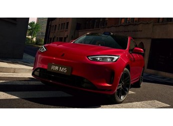 問界新M5 Ultra躍影紅成都車展驚艷亮相，購車立享至高3.7萬權益