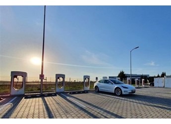 還充電焦慮嗎？全國充電樁正式突破1000萬根 一年暴增54% 封面圖