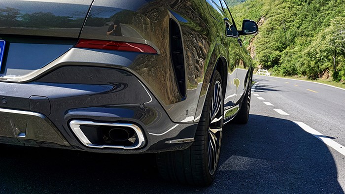 全副武裝的德系戰艦 BMW全新X6評測 