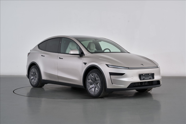 大六座來了！特斯拉Model Y L外觀正式公布：預估售價40萬 尾標亮了