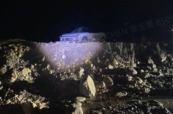車主山區駕駛遭遇泥石流 蔚來服務一天一夜緊急施救