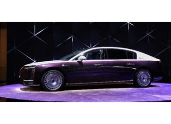 成都車展引高端車圈關注，尊界S800憑科技與品質圈粉千金團