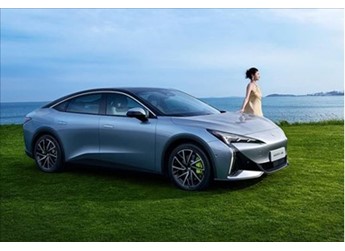 Model 3再迎強(qiáng)敵！極狐阿爾法S5明日交付：頂配21.68萬(wàn)元 封面圖