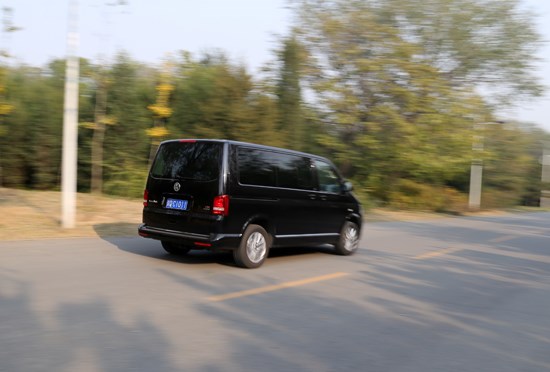實用又好玩 試駕大眾邁特威T5面包車